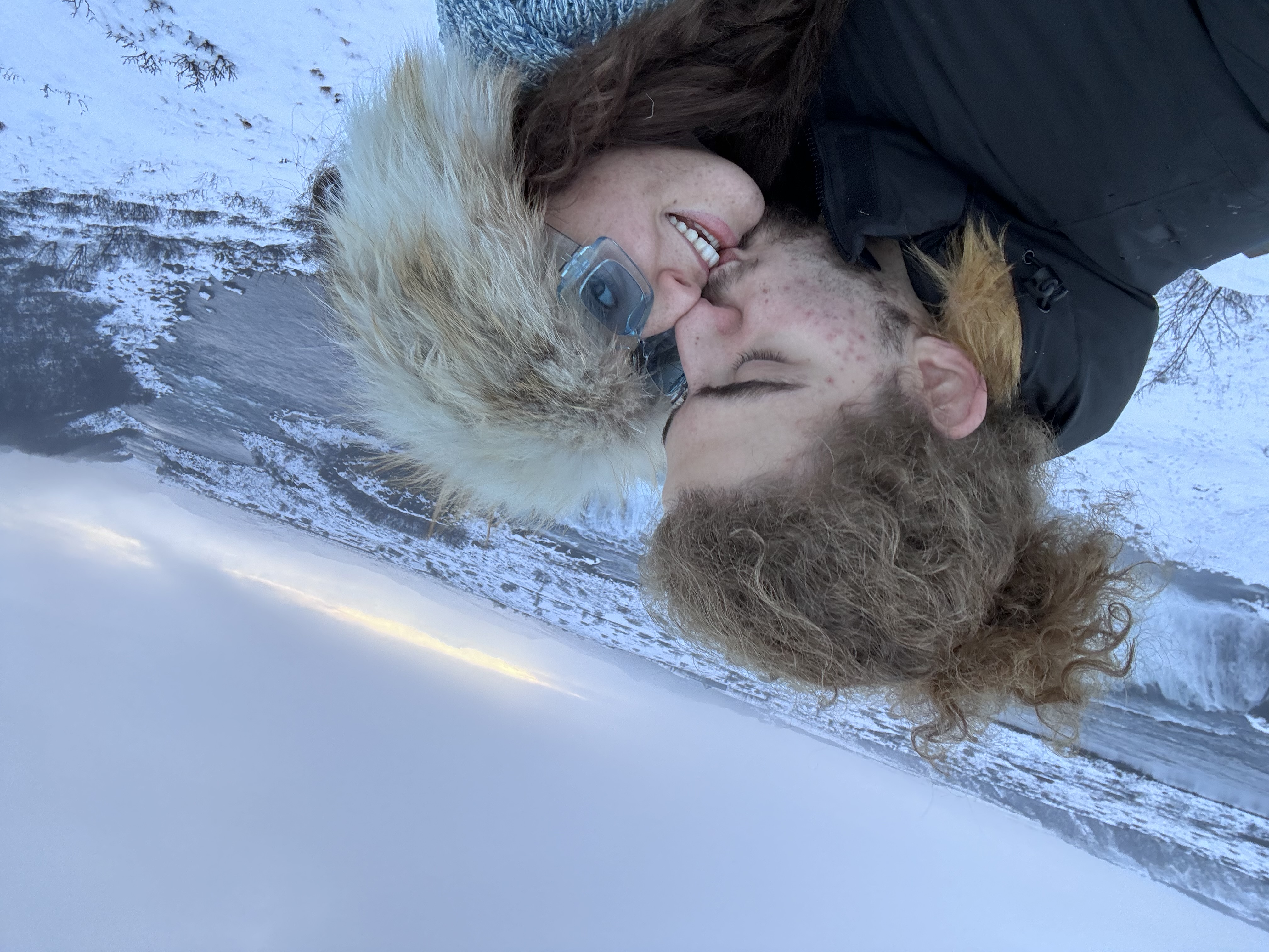 Bacio nella neve in Islanda